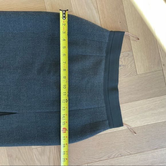 Carven Paris absolutely gorgeous structured skirt. - Picture 11 of 12